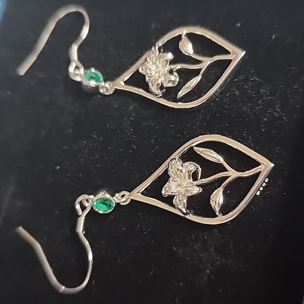 Month of May earrings Silver(birthstone🟢)